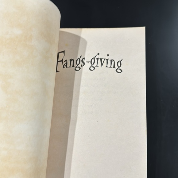 Fangs-giving by Dian Curtis Regan - Softcover Scholastic Apple Paperbacks Novel - Picture 3 of 8